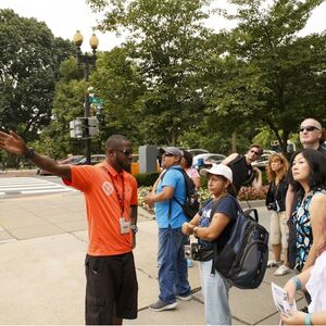 Veranstaltung: Washington, D.C. Highlights: Guided Bus Tour, United States Navy Memorial in Washington, D.C.