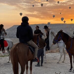 Veranstaltung: Cappadocia: Sunset Horseback Riding Tour, Day Trips from Nevşehir in Nevsehir