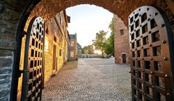 Veranstaltung: Mülheim an der Ruhr: Exklusive Tour hinter die Kulissen von Schloß Broich, in Mülheim