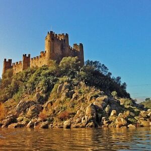 Veranstaltung: Castelo de Almourol: Passeio de um dia "Cavaleiros dos Templários" saindo de Lisboa, Óbidos Day Trips from Lisbon in Lisbon