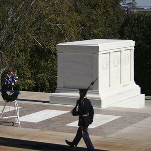 Veranstaltung: Arlington Cemetery and DC Highlights Tour, United States Navy Memorial in Washington, D.C.