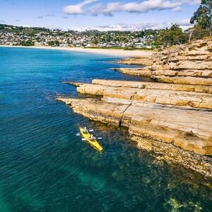 Veranstaltung: Hobart's Cliffs, Caves and Beaches Kayak Tour, Tasmanian Travel & Information Centre in Hobart