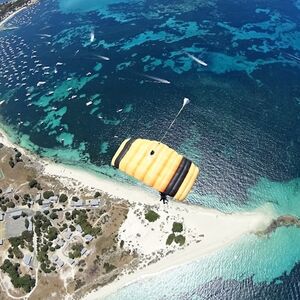 Veranstaltung: Rottnest Island: Tandem Skydive with Ferry Transfer, Perth City Tours in Perth