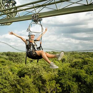 Veranstaltung: Selvática Parque: Circuito de 10 tirolinas + Tarzania Zipline Coaster, Selvatica in Puerto Morelos