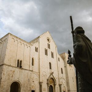 Veranstaltung: Basilica di San Nicola e Cripta: Tour Guidato, Stadio San Nicola in Bari