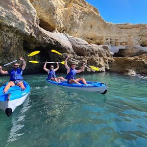 Veranstaltung: Caverna de Benagil: Passeio guiado de caiaque na praia de Benagil, Benagil Kayak Rentals in Lagoa