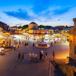 Veranstaltung: Rhodes: Nighttime Old Town E-bike Gastro Tour + Drink & Greek Meze, Rhodes Bike Tours in Rhodes