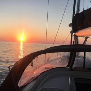 Veranstaltung: Valencia: Velero Privado al Atardecer + Bebida, Valencia: Sunset Sailing Tour in València