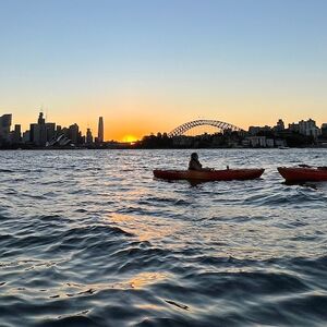 Veranstaltung: Sunrise Kayaking on Sydney Harbour with Breakfast, North Wollongong Beach in Collaroy