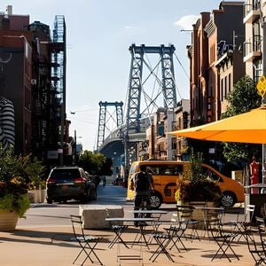 Veranstaltung: NYC Bus Tour of Brooklyn, Bronx, Queens: Contrasts, Color and Character, 840 8th Ave in New York