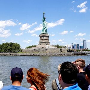 Veranstaltung: Statue of Liberty & Ellis Island: Guided Tour + Roundtrip Ferry Ticket, New York in new york city