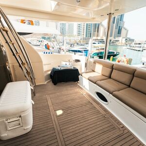 Veranstaltung: Dubai Marina: 58-Ft Yacht Charter - Etosha, Dubai Cruises in Dubai