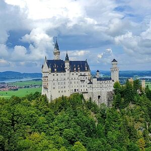 Veranstaltung: Schloss Neuschwanstein: Tickets ohne Anstehen + Führung, Schloss Neuschwanstein / Oberer Schlosshof in Schwangau