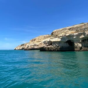 Veranstaltung: Caverna de Benagil: Passeio de Catamarã saindo de Vilamoura, Benagil Caves Boat Tours in Portimão