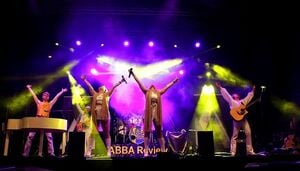 Veranstaltung: Waterloo - The Abba Show - 4 Swedes & Streichquartett, Stadthalle Detmold in Detmold