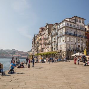 Veranstaltung: Meio Dia: Visita Guiada com Adega e Degustação de Vinhos, Porto Helicopter Tours in Porto