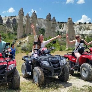 Veranstaltung: Cappadocia: Sunset Quad Bike Tour, Day Trips from Nevşehir in Nevsehir