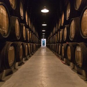 Veranstaltung: Caves Poças: Tour guiado + Degustação de vinho do Porto com pastel de nata, Caves Poças in Vila Nova de Gaia