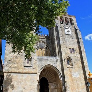 Veranstaltung: Évora e Arraiolos: Visita guiada a partir de Lisboa, Óbidos Day Trips from Lisbon in Lisbon