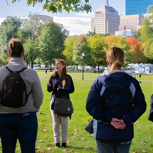 Veranstaltung: Back Bay: Small Group Tour of Women's Rights Boston, 1 P Charles St in Boston