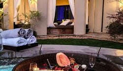 Veranstaltung: Romantic Wellness Day for Couples, Massage in Chocolate Spa and Floating Tray of Champagne & Fruits, Lotus Home Wellness Center and Spa in Los Angeles