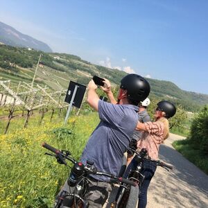 Veranstaltung: Vigneti della Valpolicella: Tour in e-bike con degustazione di vini, Valpolicella Wine Tours in Marano di Valpolicella