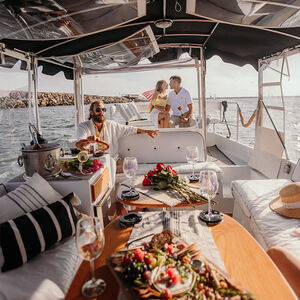 Veranstaltung: Luxury E-Boat Cruise with Wine, Charcuterie & Sea Lions Spotting, 4360 Via Marina in Marina del Rey