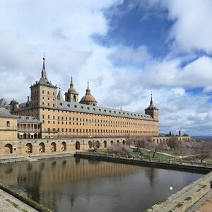 Veranstaltung: Real Monasterio de San Lorenzo de El Escorial: Entrada + Tour guiado, Royal Site of San Lorenzo de El Escorial in Madrid