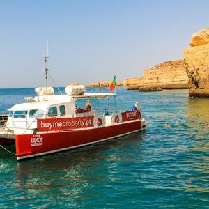 Veranstaltung: Caverna de Benagil: Passeio de Catamarã saindo de Vilamoura, Benagil Caves Boat Tours in Portimão