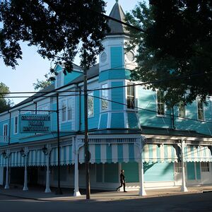 Veranstaltung: Historic Garden District Walking Tour, The Rink Shopping Center in New Orleans