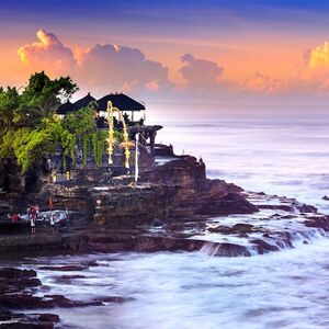 Veranstaltung: Tanah Lot Bali Temple Sunset Tour – Half Day, Tanah Lot Temple in Bali