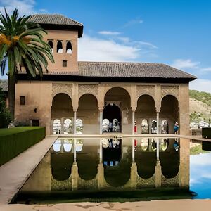 Veranstaltung: Alhambra y Palacios Nazaríes: Visita Guiada + Transporte desde Granada y Baño Árabe, Alhambra in Granada