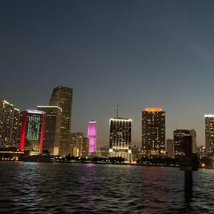 Veranstaltung: Miami Sunset and City Lights Cocktail Cruise, Fiesta Cruises in Miami