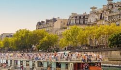 Veranstaltung: La Seine : Croisière touristique depuis la Tour Eiffel, Seine River Cruises in Paris