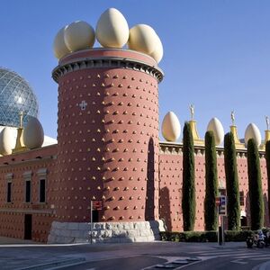 Veranstaltung: Museo Dalí y Girona: Entrada + Visita guiada desde Barcelona, Dalí Museum Day Trips from Barcelona in Barcelona