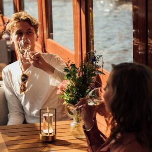 Veranstaltung: Amsterdam: Guided Luxury Private Cruise, Amsterdam Centraal in amsterdam