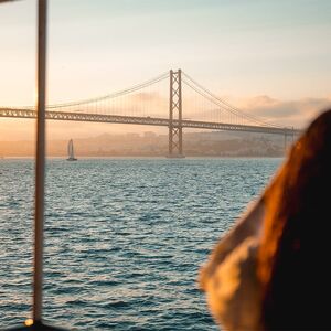 Veranstaltung: The Lisbon Boat Party: Tour pelo Tejo com DJ, Doca de Alcântara in Lisboa