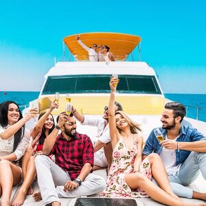 Veranstaltung: Dubai: 2-Hour Luxury Yacht Tour + Snacks & Drinks, Dubai Cruises in Dubai