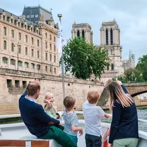 Veranstaltung: Paris : Croisière familiale sur la Seine avec un guide touristique, Seine River Cruises in Paris