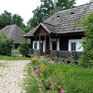 Veranstaltung: Bucharest Sightseeing Tour & The National Village Museum, Romanian Athenaeum in Bucharest