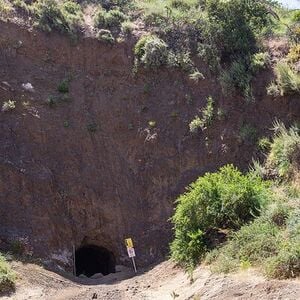 Veranstaltung: The Bronson Caves Tour, 3204 Canyon Lake Dr in Los Angeles