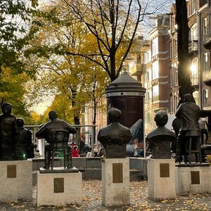 Veranstaltung: Amsterdam: Anne Frank Small-Group Guided Tour + VR Experience, Amsterdam Centraal in amsterdam