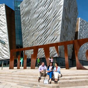 Veranstaltung: Giant's Causeway: Full Day Tour with Titanic Museum + Dark Hedges, Cliffs of Moher Tours from Dublin in Dublin