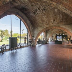 Veranstaltung: Bodega Codorníu: Tour guiado + Visita guiada y cata de 2 vinos, Codorníu Winery in Sant Sadurní d'Anoia