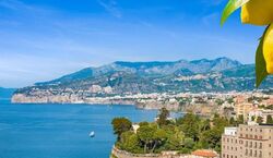 Veranstaltung: Costiera Amalfitana, Sorrento e Pompei: Biglietto d'ingresso + viaggio di andata e ritorno da Napoli, Day Trips from Naples in Naples