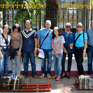 Veranstaltung: Dabbawala, Dhobi Ghat & Dharavi slum Tour with Local Train Ride, Churchgate Railway Station in Mumbai