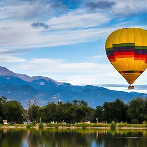 Veranstaltung: Colorado Springs Sunrise Balloon Ride, Amy's Donuts in Colorado