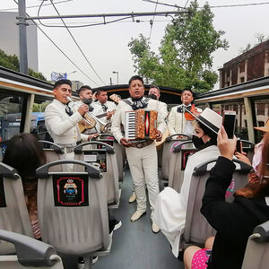 Veranstaltung: Mariachi Night Tour: recorre la ciudad en el Capital Bus, Parada Capital Bus Zócalo in Ciudad de México