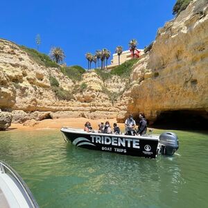 Veranstaltung: Grutas de Benagil: Tour Privado de 1H a partir de Armação de Pera, Benagil Cave in Benagil