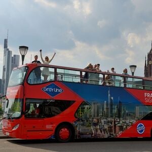 Veranstaltung: Hop-on Hop-off Bus Frankfurt, Römerberg - Justitia Brunnen in Frankfurt Am Main